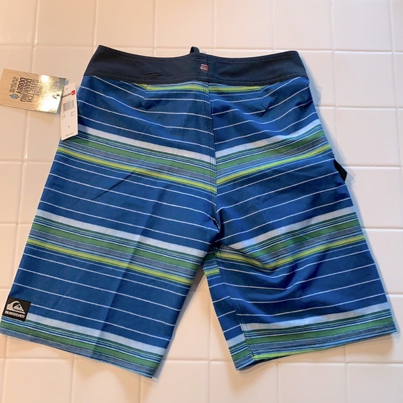 Quiksilver board shorts - Picture 2 of 4